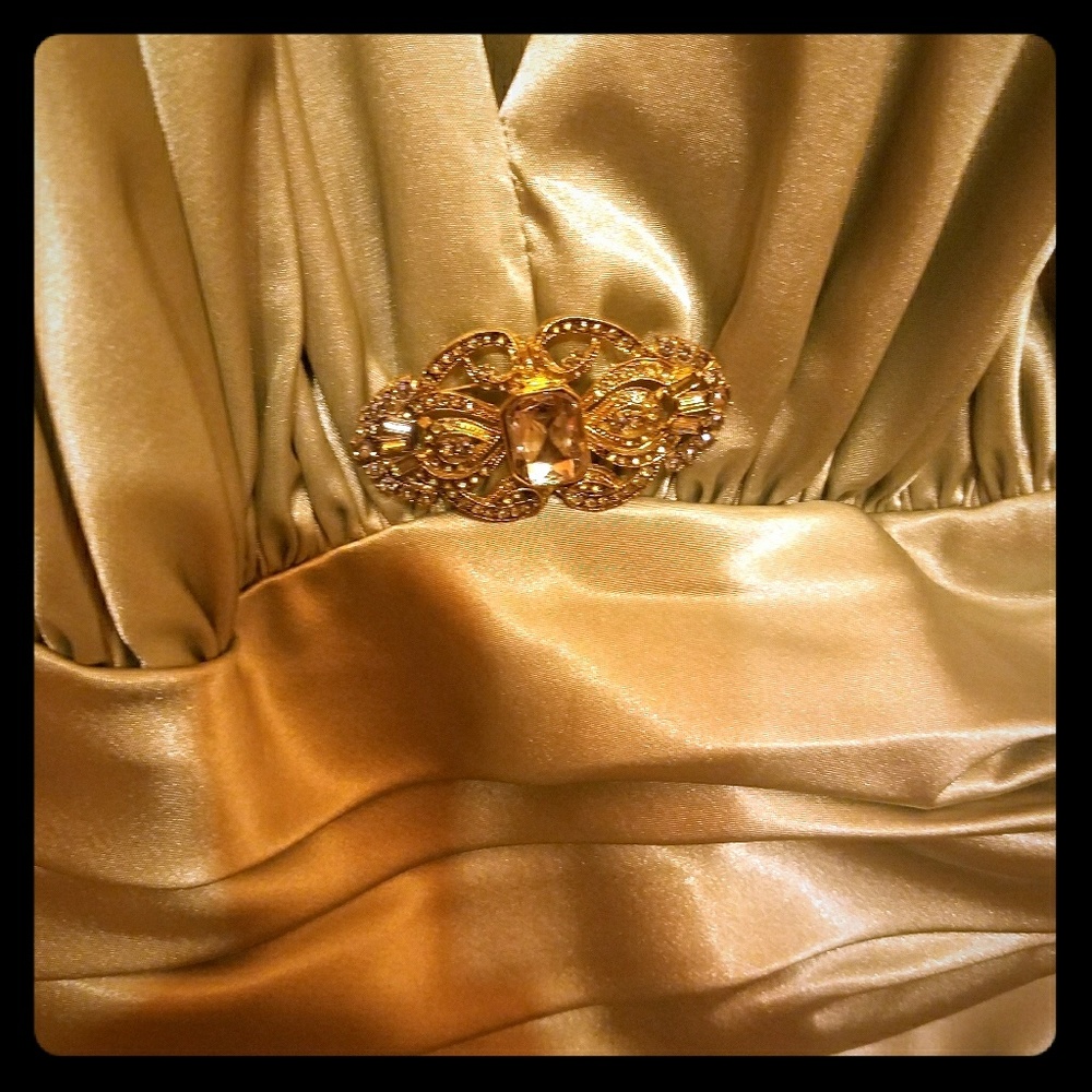 A green halter top prom dress
